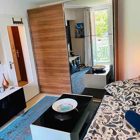 Διαμέρισμα Highqual Apprtmt Mit Boxspr Couch Naehe O2 Tower